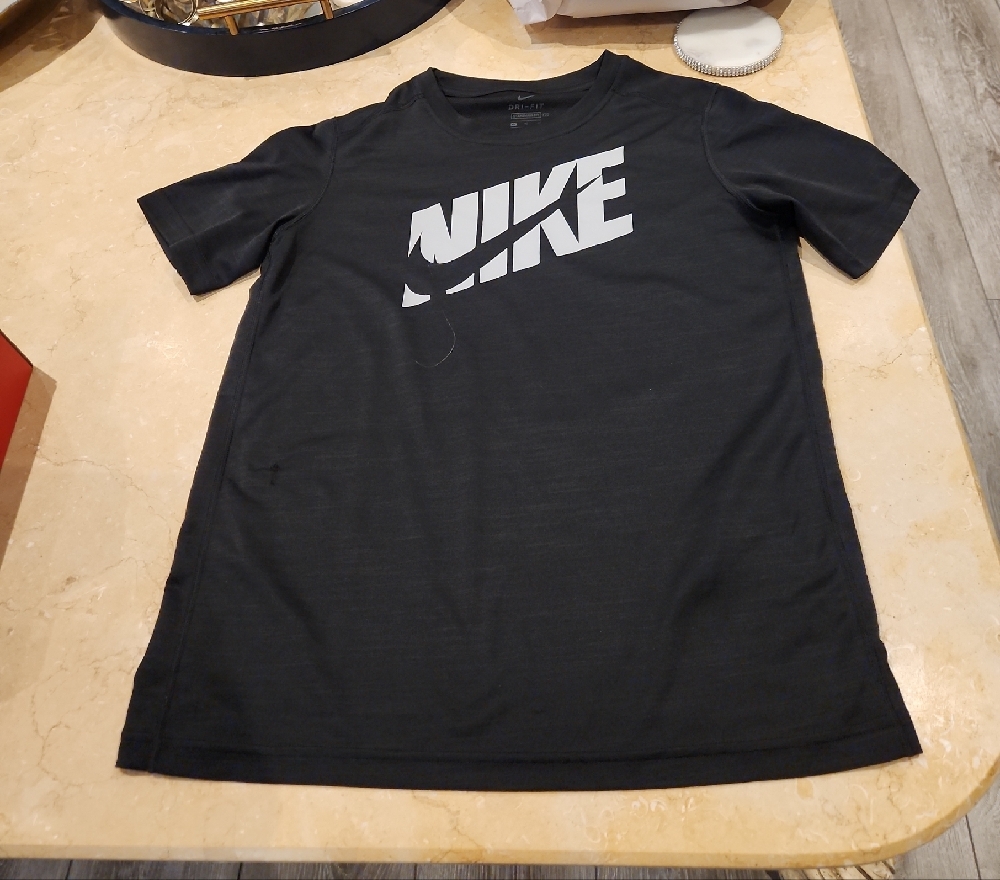 Nike YOUTH Black T-Shirt